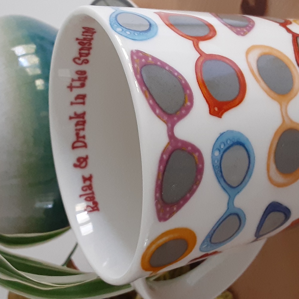 Pfaltzgraff RELAX & DRINK IN THE SUNSHINE Sunglasses Mug 18 oz - Picture 5 of 7